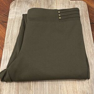 Anne Klein Women’s Olive Green Pull On Skinny Pants Size XS with Gold Detailing